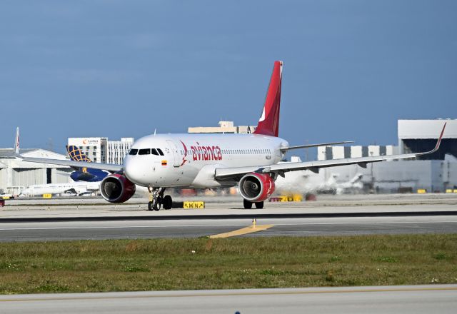 Airbus A320 (N632AV)