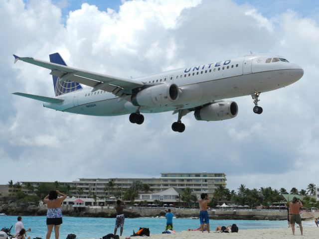 Airbus A320 (N406UA)