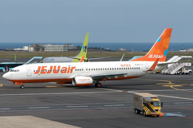 Boeing 737-800 (HL8061) - Taxiing out for departure on picturesque Jeju island.