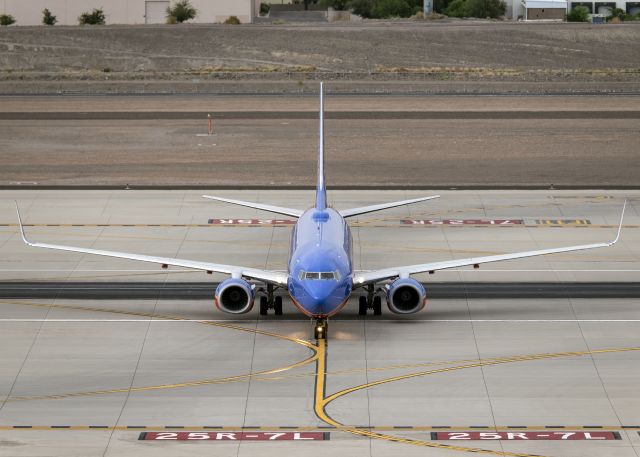Boeing 737-800 (N8329A)