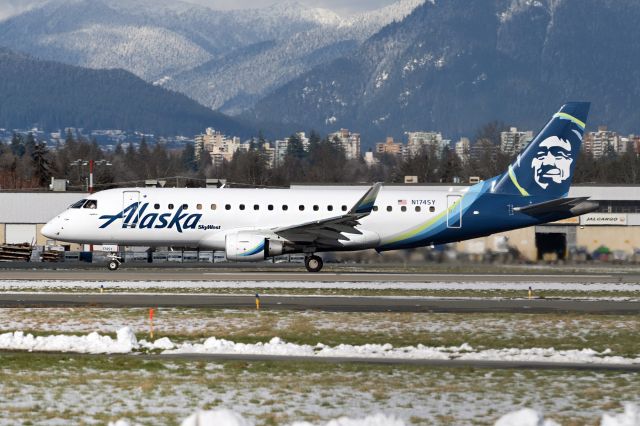 Embraer 175 (N174SY)