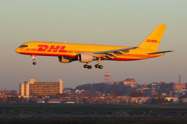 Boeing 757-200 (N557CM) - ATI 588 from Cincinnati arriving on 22L