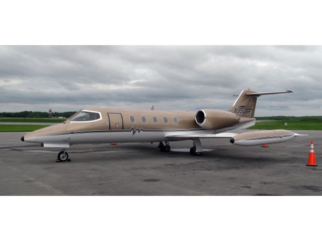 Learjet 35 (N950SP) - Great looking, fast aircraft!