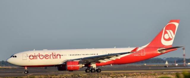 Airbus A330-200 (D-ALPJ)