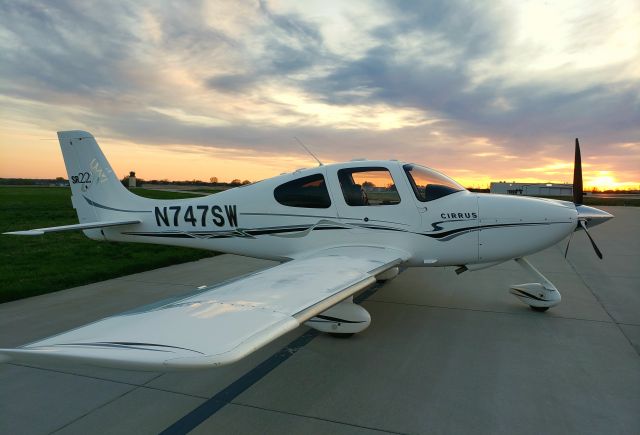 Cirrus SR-22 (N747SW)