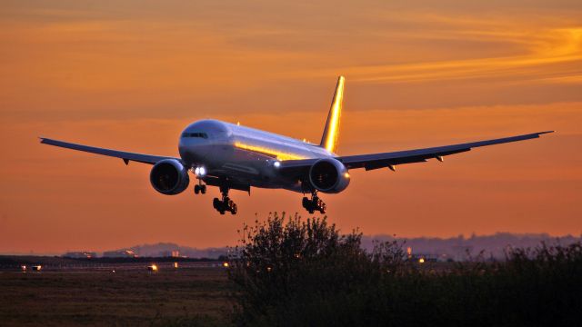 BOEING 777-300 (HS-TKG) - Landing at sunset-north runway-