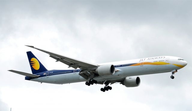 BOEING 777-300ER (VT-JEV) - Taken from the threshold of 27R