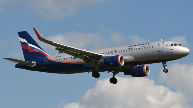 Airbus A320 (VQ-BSL)