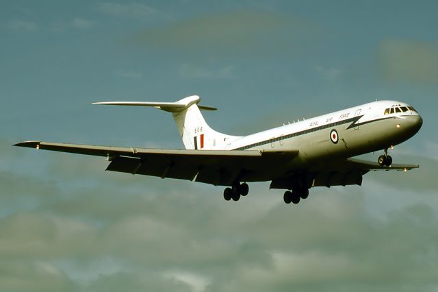 XR808 — - UK - AIR FORCE - VICKERS VC10 C1K - REG : XR808 (CN 828) - EDINBURGH RAAF AIR FIRCE BASE ADELAIDE SA. AUSTRALIA - YPED 21/9/1984