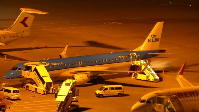 Embraer ERJ-190 (PH-EXV) - Waiting for departure back to Amsterdam