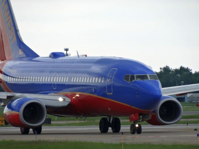 Boeing 737-700 (N946WN)