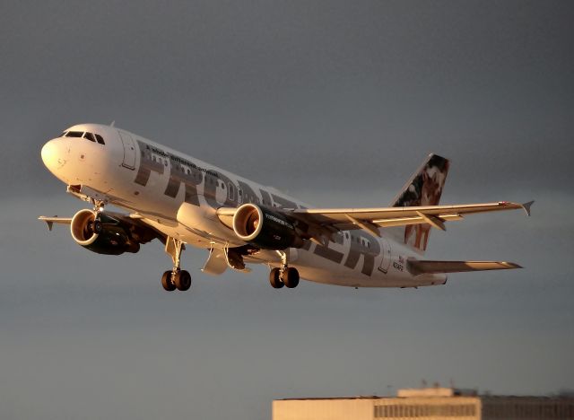 Airbus A320 (N214FR)