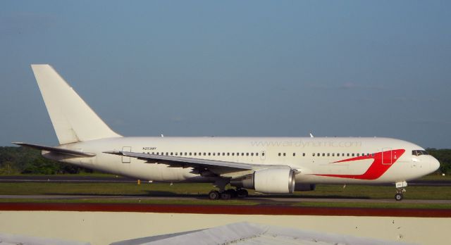 BOEING 767-200 (N253MY)