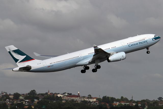 Airbus A330-300 (B-LAF) - 24 NOV 2012