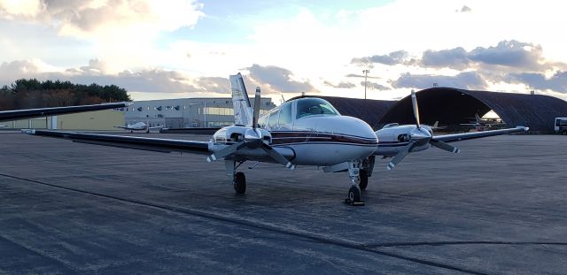 Beechcraft Baron (58) (N7293R)
