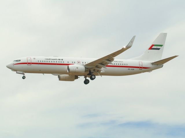 Boeing 737-800 (A6-AUH)