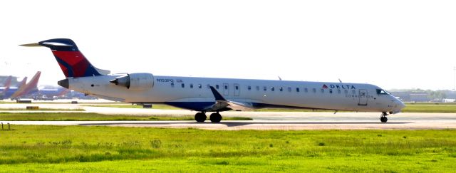 Canadair Regional Jet CRJ-900 (N153PQ)