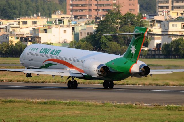 McDonnell Douglas MD-90 (B-17920)