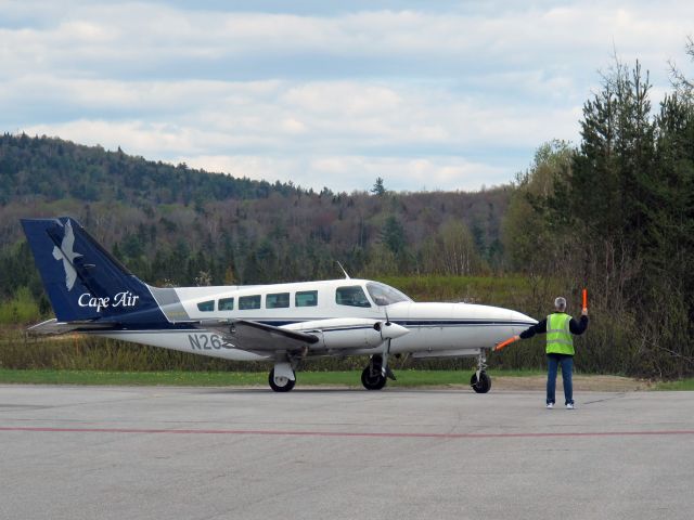 Cessna 402 (N2651S) - Taxiing onto the Part 121 sterile area after landing runway 27.