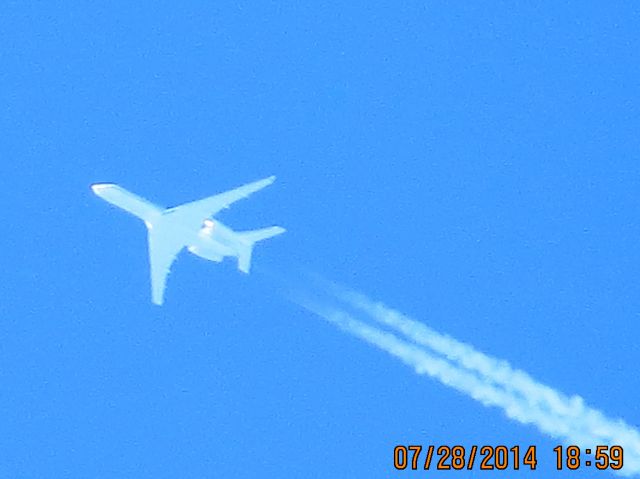 Bombardier Global Express (N700KS) - Executive Jet Management flight 700 from IAD to Burbank over Baxter Springs KS (78KS) 43k feet.