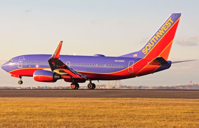 Boeing 737-700 (N239WN) - LUV Southwest Boeings in Boston !