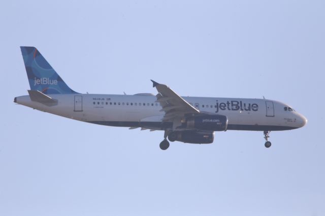 Airbus A320 (N638JB)