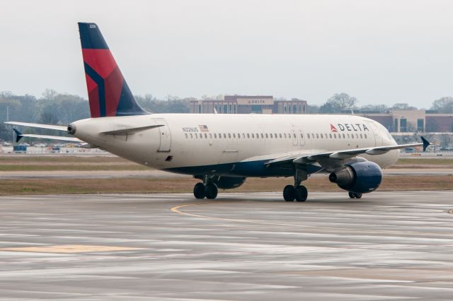 Airbus A320 (N326US) - Concourse A Gate 31