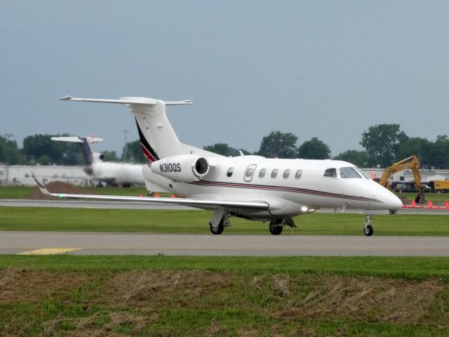 Embraer Phenom 300 (N310QS)