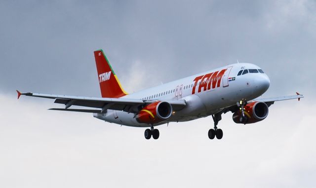 Airbus A320 (PR-MAH)