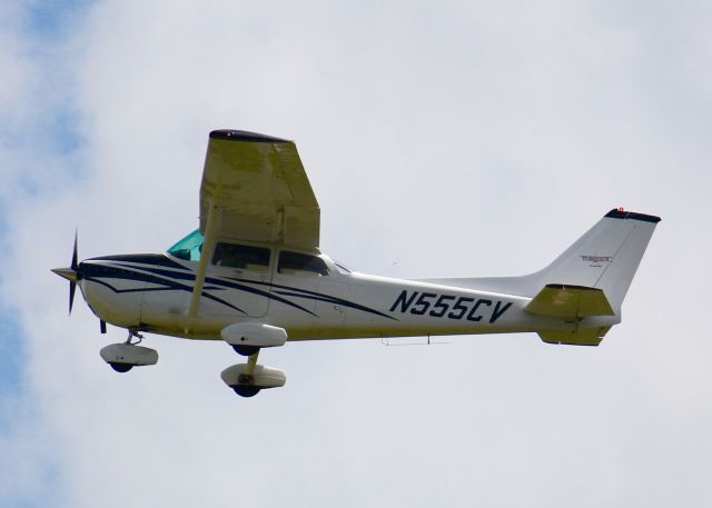 Cessna Skyhawk (N555CV) - At Downtown Shreveport.