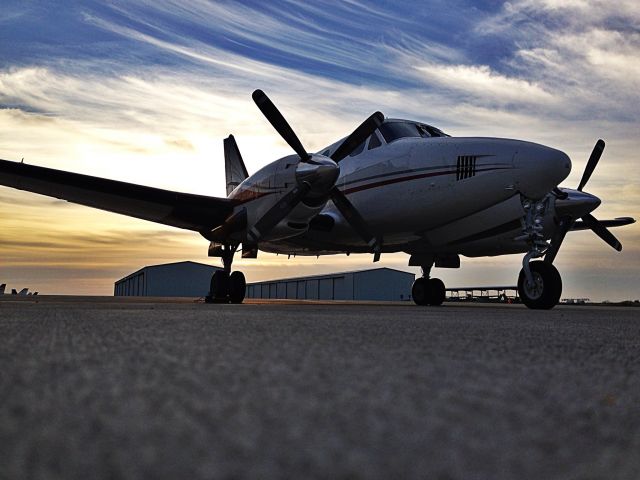 Beechcraft King Air 100 (N98TA)