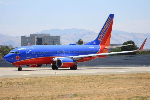 Boeing 737-700 (N266WN)