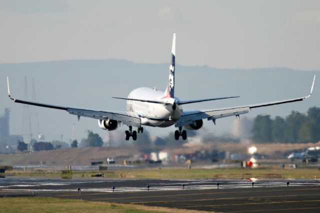 Boeing 737-800 (N558AS)