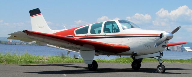 Beechcraft Bonanza (33) (N1424G) - Sky Harbor, Minnesota, USA