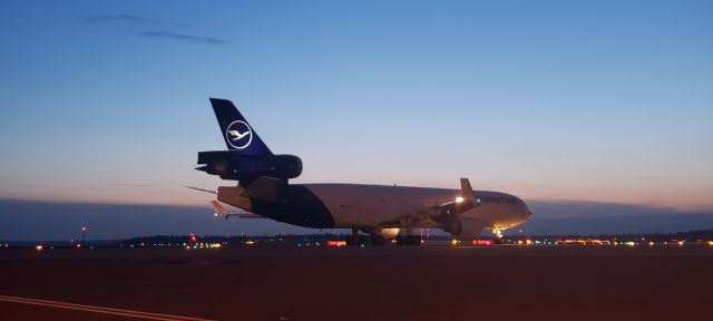 Boeing MD-11 (D-ALCD) - Flight 8230 on it's way to LAX