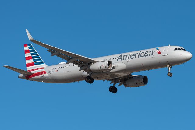 Airbus A321 (N160AN)