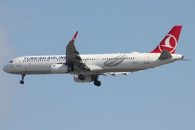 Airbus A321 (TC-JTD)