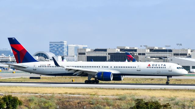 BOEING 757-300 (N585NW) - A Delta pencil slowing down at KLAX.