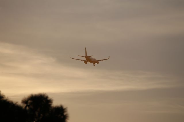 EMBRAER 175 (long wing) (N139SY)
