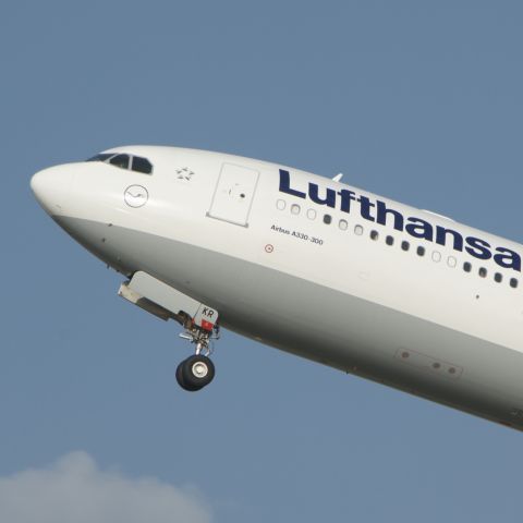 Airbus A330-300 (D-AIKR) - taking off for Munich