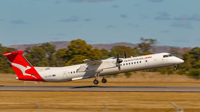 de Havilland Dash 8-400 (VH-QOI)