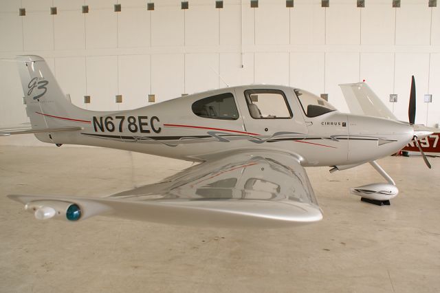 Cirrus SR-22 (N678EC)