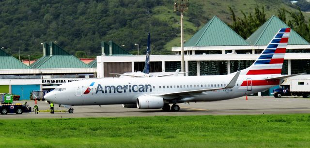 Boeing 737-800 (N976AN)