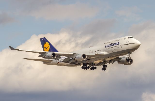 Boeing 747-400 (D-ABVM)