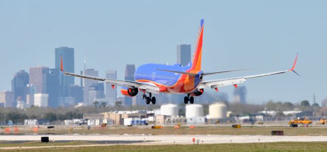 Boeing 737-800 (N8639B)