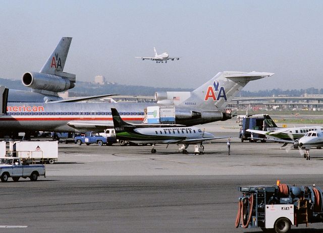 Swearingen SA-26 Merlin 2 (N31107) - KSFO - Wings West Metroliner waiting on passengers at SFO - early 1980s