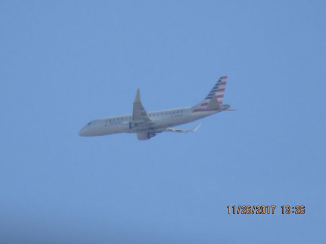 Embraer 175 (N240NN)