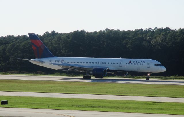 Boeing 757-200 (N673DL)