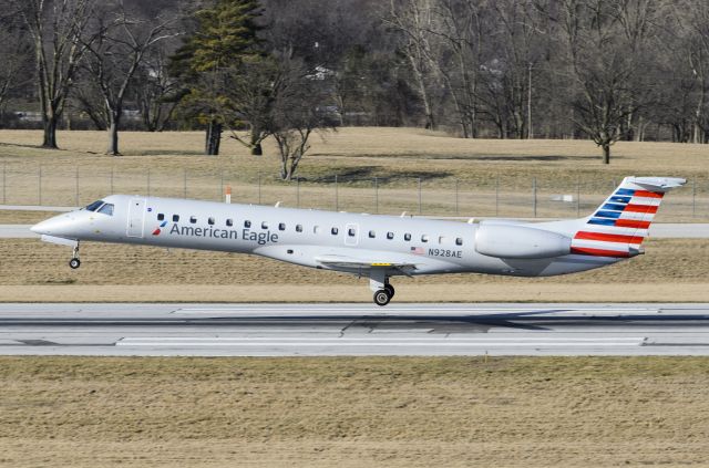 Embraer ERJ-145 (N928AE)