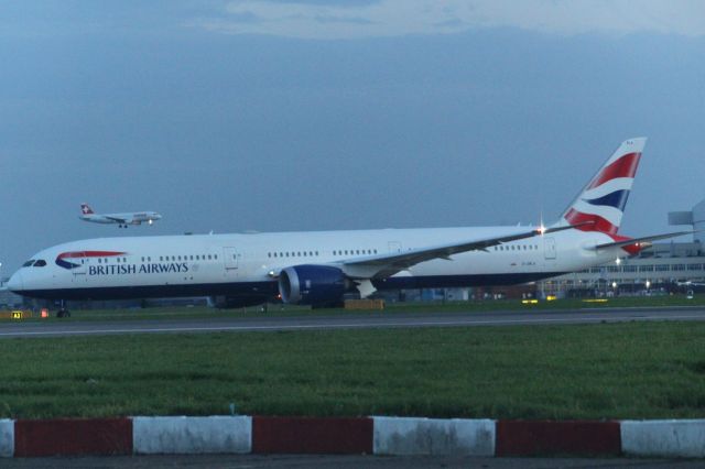 BOEING 787-10 Dreamliner (G-ZBLA) - A British Airways B787-10 taxiing to runway 27R at LHR.br /br /Location: Northern Perimeter Road.br /Date: 27.10.22 (dd/mm/yy).